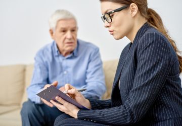 Depresia la seniori: Identificare și suport